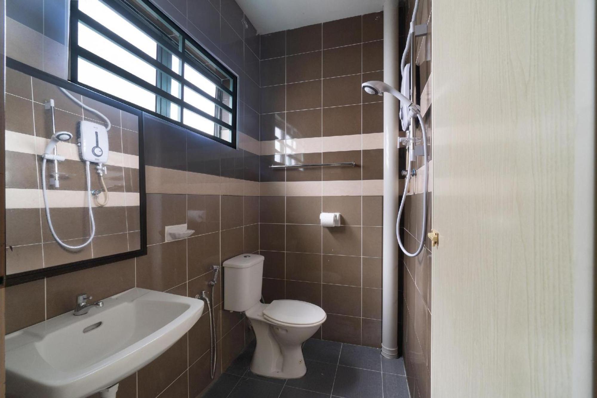 Oyo 91089 Motel Fasa 2B Seri Manjung Luaran gambar